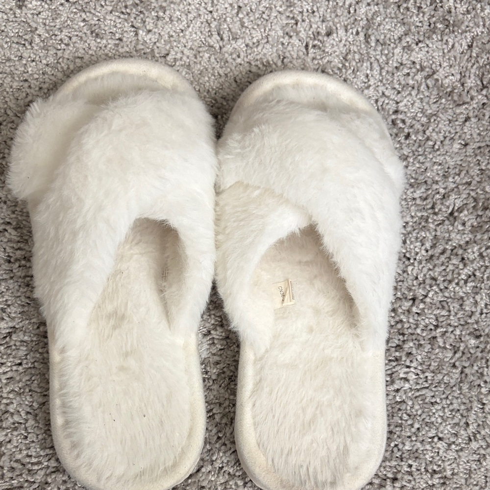 Cozy White Faux Fur Women's Slippers